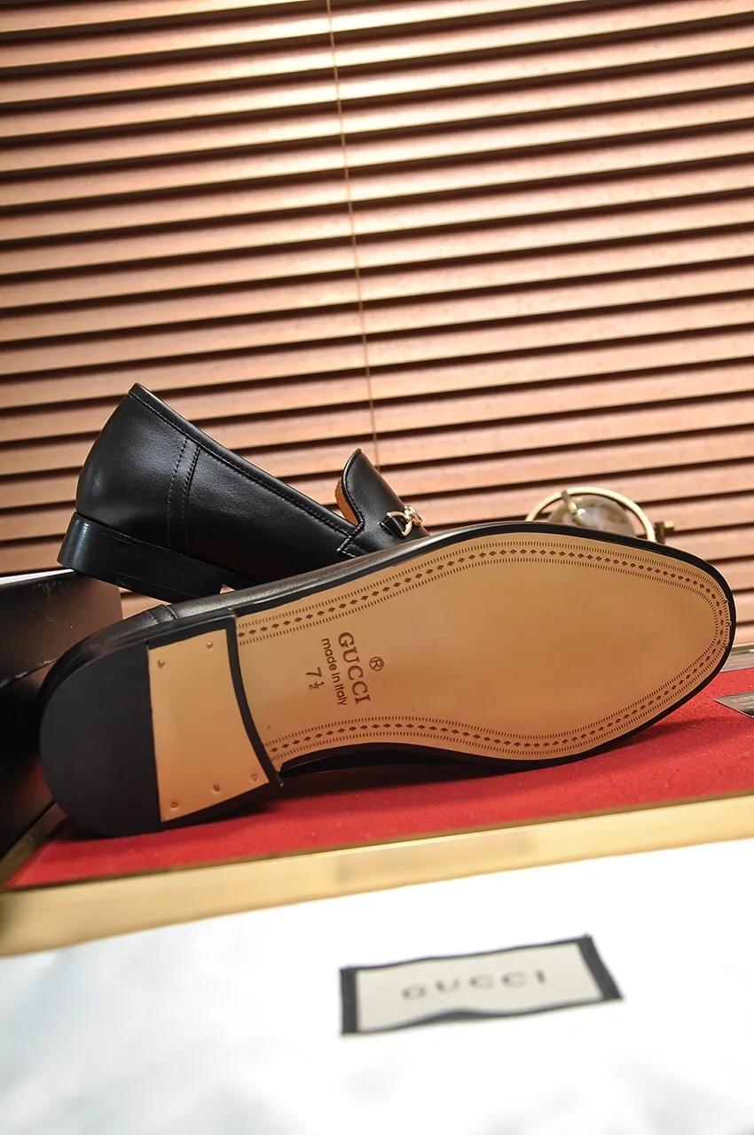 Men's shoes💰500💶Italy's top luxury men's shoe giant (GUCCI) (Gucci) (full cowhide lining) new arrival🍃Original European style🔰 Pleasant to the eye😍In order to make the shoes more durable and non-deformable🌀The production continues to follow traditional methods but there is still no lack of innovation💪Choose original sheepskin for the leather♻️ Smooth and natural And extra bright ⭐Made of imported cowhide, the first choice of rich people 38-45 (45 customized)